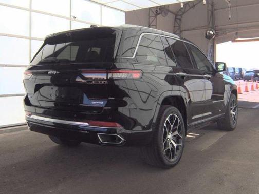 2022 Jeep Grand Cherokee Summit