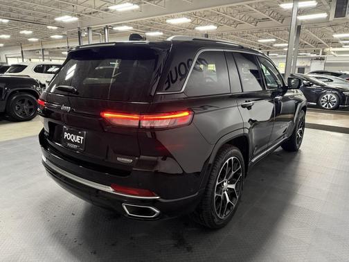 2022 Jeep Grand Cherokee Summit