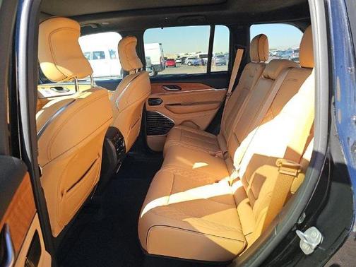 2022 Jeep Grand Cherokee Summit