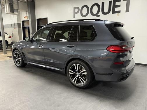 2022 BMW X7 M50i