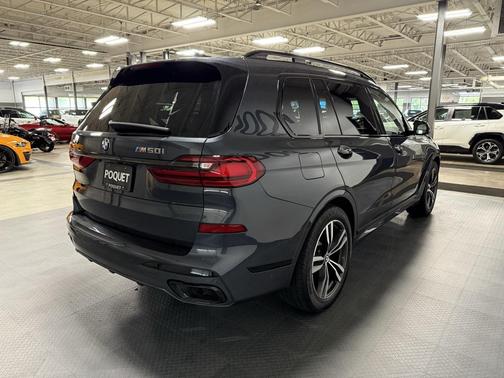 2022 BMW X7 M50i