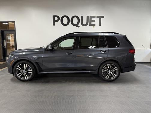 2022 BMW X7 M50i