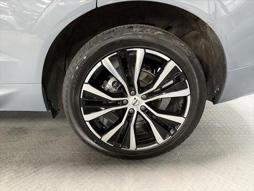 2023 Volvo XC60 B5 Plus Dark Theme