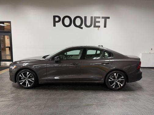 Platinum Grey Metallic 2023 Volvo S60 B5 Plus Dark Theme