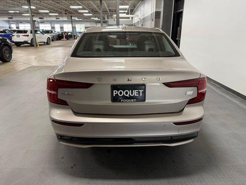 2024 Volvo S60 Recharge Plug-In Hybrid T8 Core Dark Theme