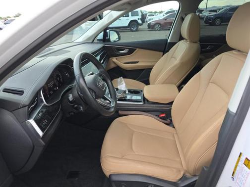 Glacier White Metallic 2024 Audi Q7 55 Prestige