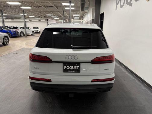 Glacier White Metallic 2024 Audi Q7 55 Prestige