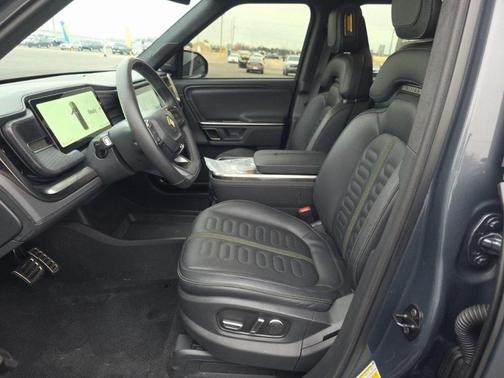 2024 Rivian R1T Adventure