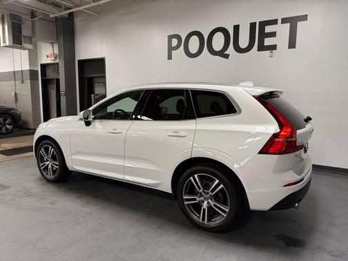 Crystal White Metallic 2021 Volvo XC60 T5 Momentum