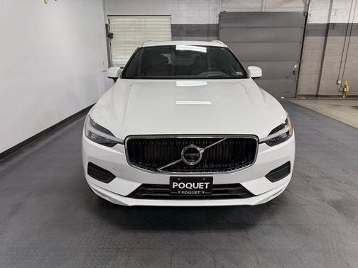 Crystal White Metallic 2021 Volvo XC60 T5 Momentum