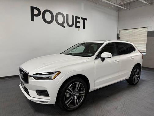 Crystal White Metallic 2021 Volvo XC60 T5 Momentum