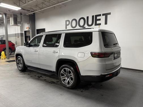 2023 Jeep Wagoneer Base