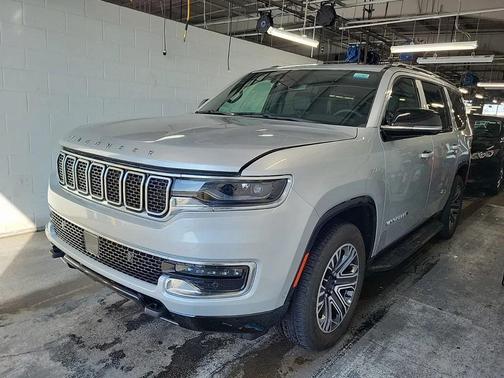 2023 Jeep Wagoneer Base