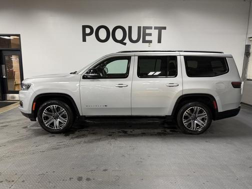 2023 Jeep Wagoneer Base