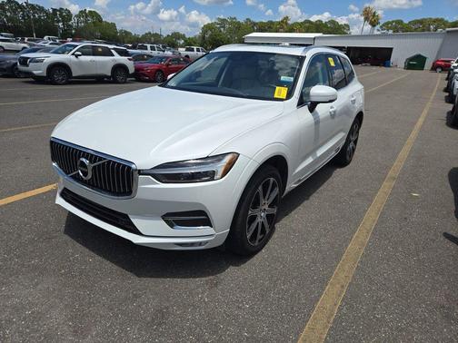 Crystal White Metallic 2021 Volvo XC60 T6 Inscription