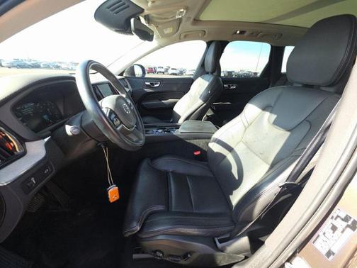 2021 Volvo XC60 T6 Inscription