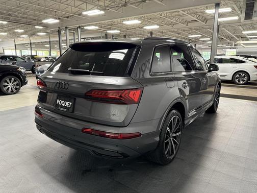 2022 Audi Q7 55 Premium Plus