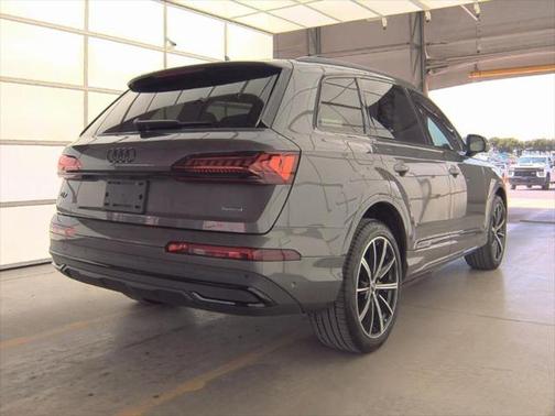 2022 Audi Q7 55 Premium Plus
