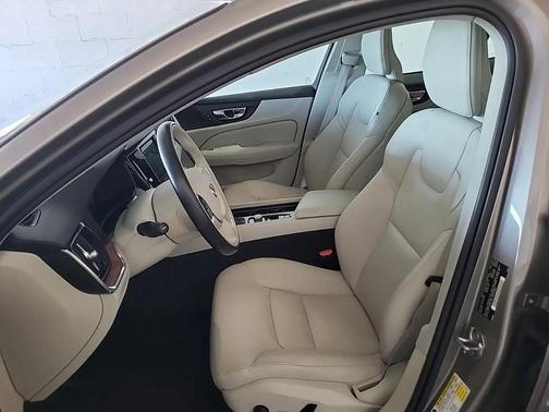 2020 Volvo S60 T5 Momentum