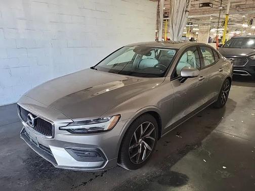 2020 Volvo S60 T5 Momentum
