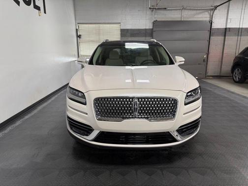 White Platinum Clearcoat Metallic 2019 Lincoln Nautilus Reserve
