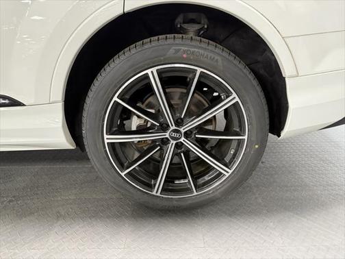 2022 Audi Q7 55 Premium Plus