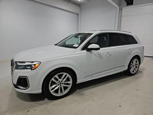 2025 Audi Q7 55 Premium Plus