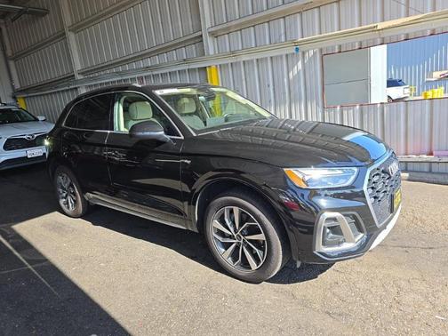 Mythos Black Metallic 2023 Audi Q5 45 S line Premium Plus