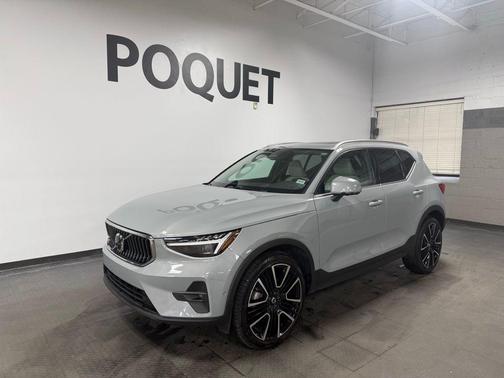 Vapor Grey Metallic 2024 Volvo XC40 Ultimate