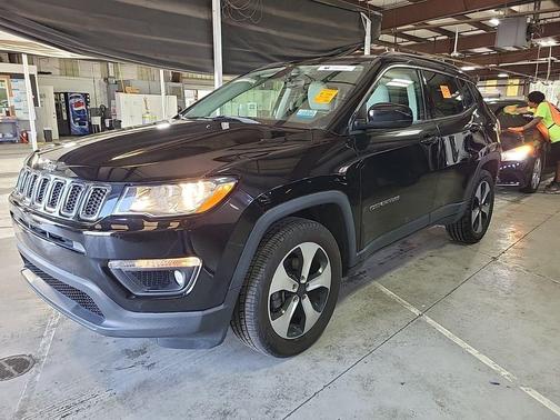 Diamond Black Metallic 2017 Jeep New Compass Latitude