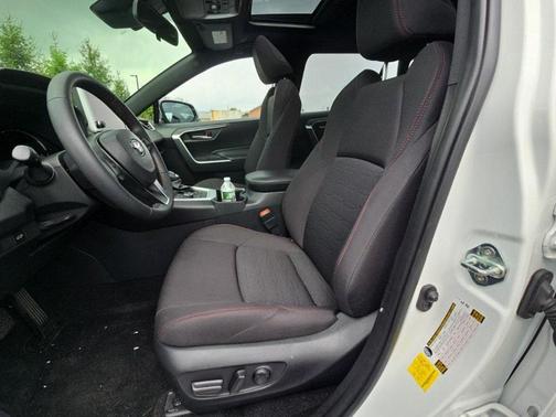 2024 Toyota RAV4 Prime SE