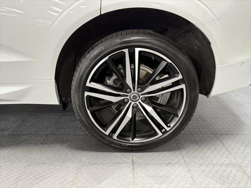 2021 Volvo XC60 Recharge Plug-In Hybrid T8 R-Design