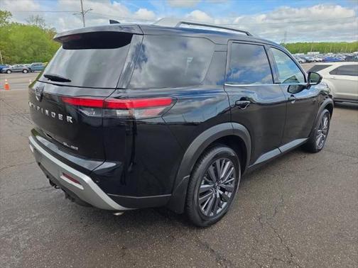 2024 Nissan Pathfinder SL 4WD