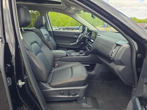 2024 Nissan Pathfinder SL 4WD
