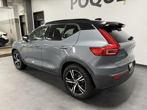 2021 Volvo XC40 T5 R-Design