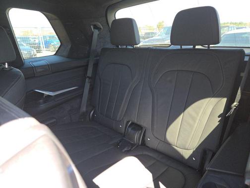 Mineral White Metallic 2019 BMW X7 xDrive40i
