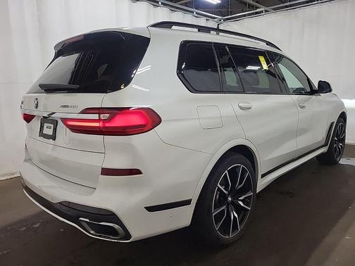 Mineral White Metallic 2019 BMW X7 xDrive40i