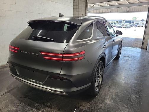 2023 Genesis Electrified GV70 Advanced