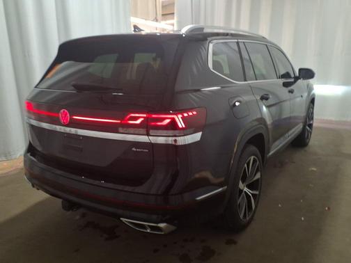 Deep Black Pearl 2025 Volkswagen Atlas 2.0T SEL Premium R-Line 4MOTION