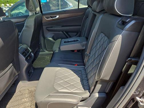 Deep Black Pearl 2025 Volkswagen Atlas 2.0T SEL Premium R-Line 4MOTION