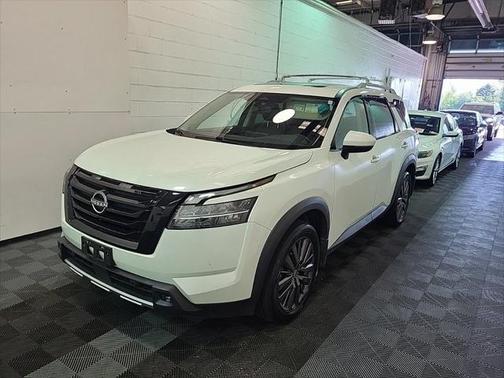 2022 Nissan Pathfinder SL 4WD