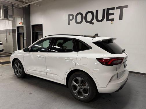 Oxford White 2023 Ford Escape ST-Line