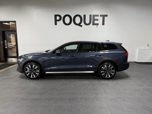 2025 Volvo V60 Cross Country B5 Ultra