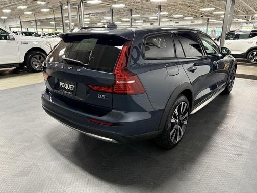 2025 Volvo V60 Cross Country B5 Ultra