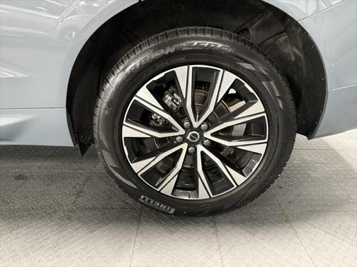 2024 Volvo XC60 B5 Core Dark Theme