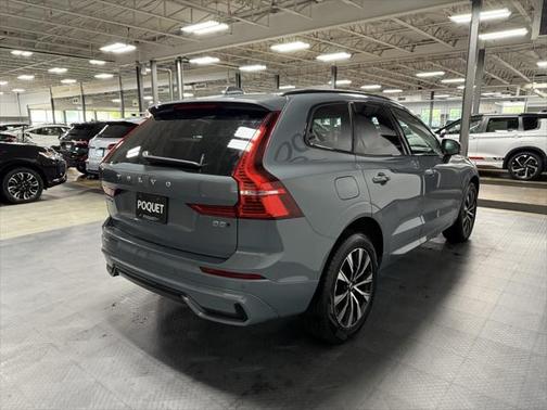 2024 Volvo XC60 B5 Core Dark Theme