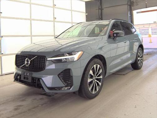2024 Volvo XC60 B5 Core Dark Theme