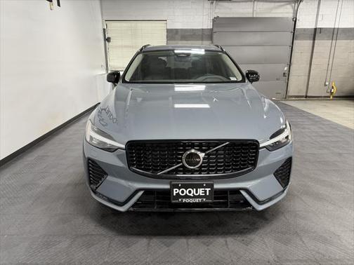 2024 Volvo XC60 B5 Core Dark Theme