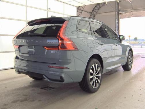 2024 Volvo XC60 B5 Core Dark Theme
