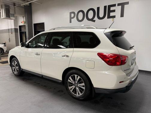Pearl White 2017 Nissan Pathfinder SL